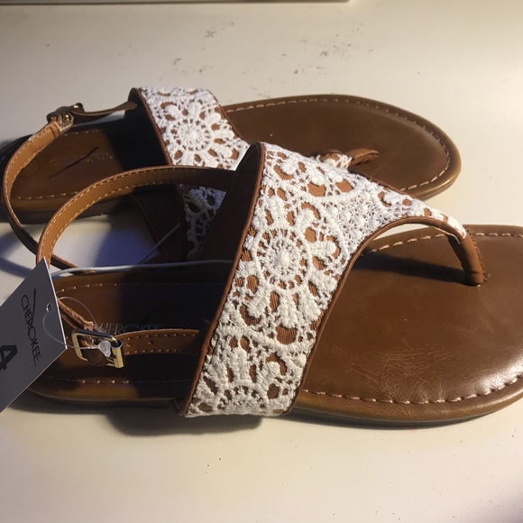 Cherokee Girl's Fern Thong Sandals in Ivory - Picture 2 of 5